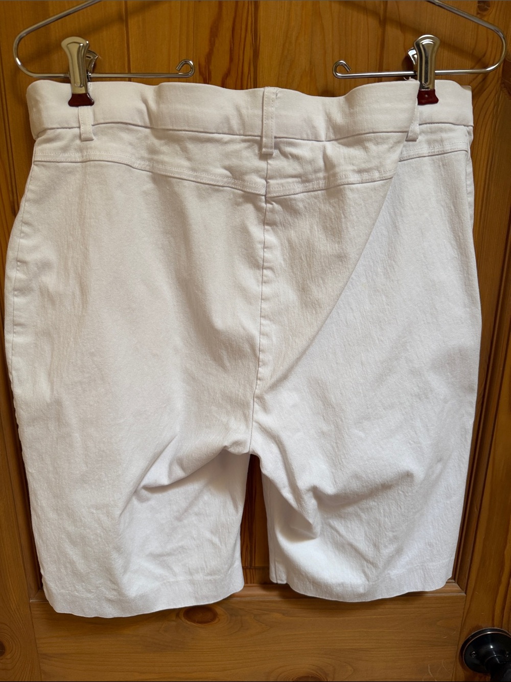 89+ Madison White Bermuda Shorts - Picture 2 of 7